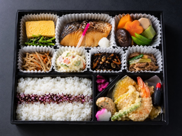サイズがぴったり合い、綺麗に仕切られた弁当