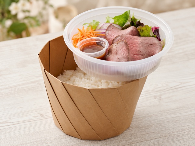 大用中皿40Hを使って、ご飯と具材・ソースを分けたおりがみカップの写真